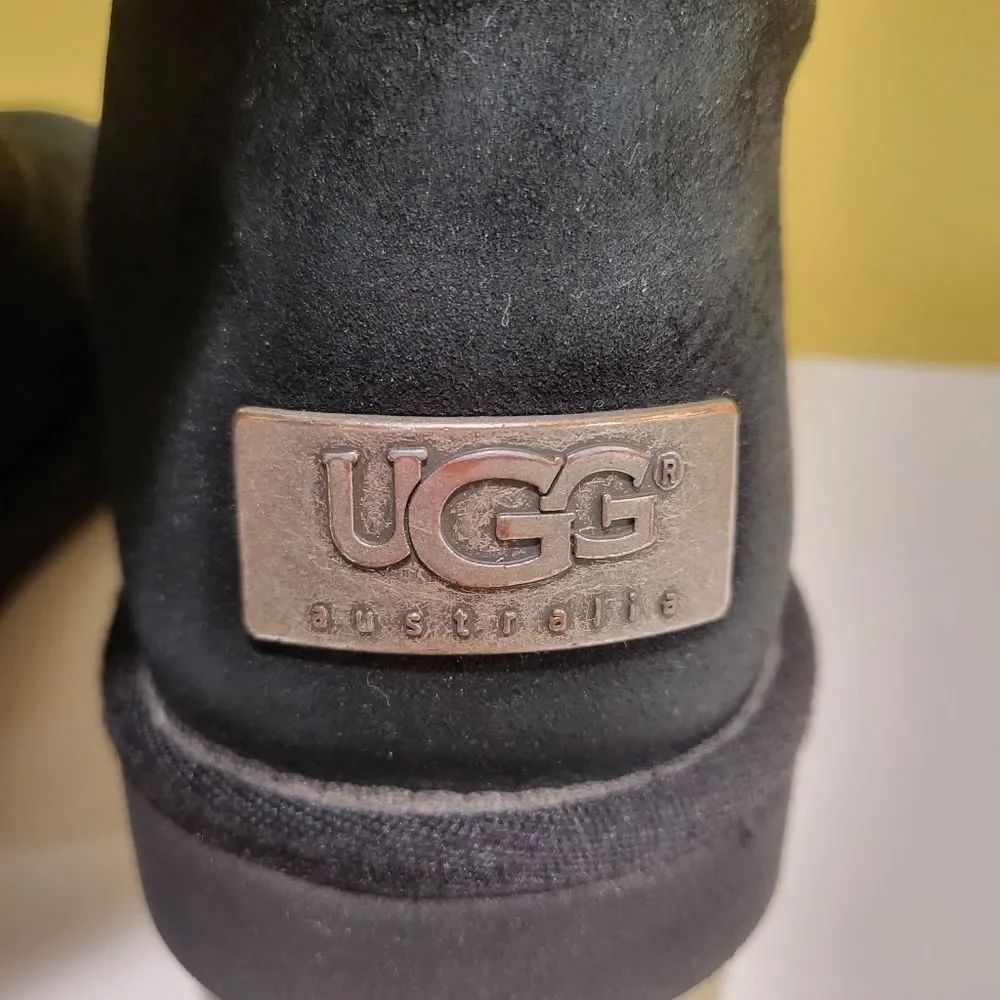 VGUC UGG Suede Sumner Tall Black Side Zipper Size 7